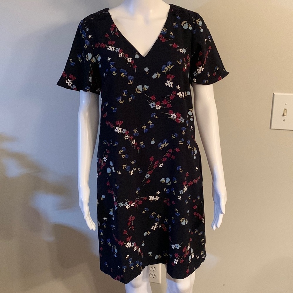 Ann Taylor Mini Dress with Lace on shoulders. Size S good cond reduced shipping
